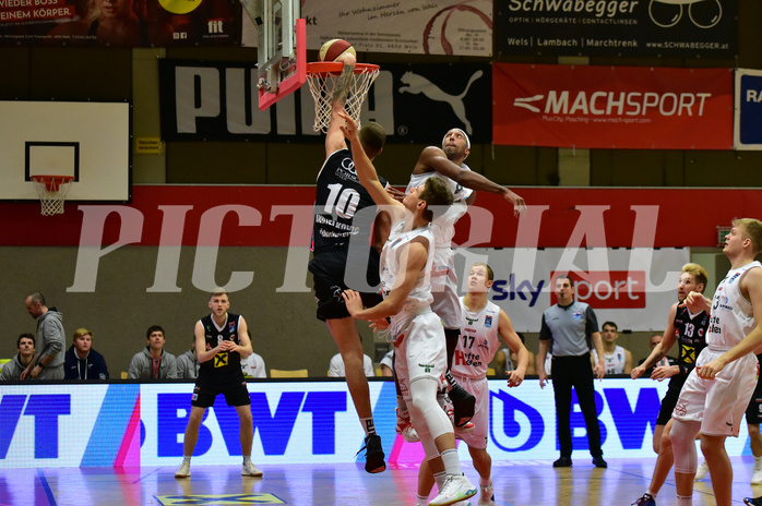 Basketball Superliga 2020/21, Grunddurchgang 11.Runde Flyers Wels vs. Kapfenberg Bulls, Konstantin Waser (8),Aleksandar Andjelkovic (10), Eric McClellan (8), David Vötsch (17),
