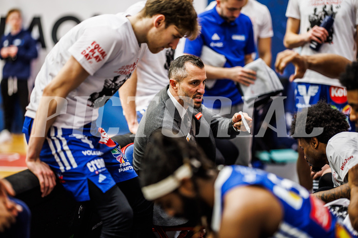Basketball, Win2Day Superliga 2024/25, 2. Platzierungsrunde, Traiskirchen Lions, Oberwart Gunners, Matthew Otten (Head Coach)