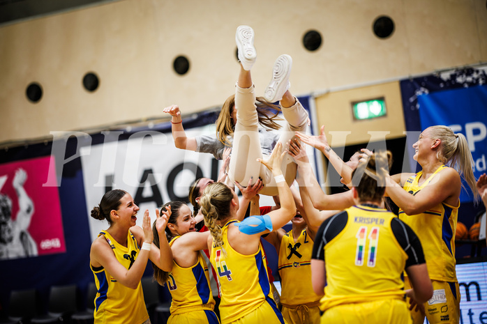 Basketball, Win2Day Basketball Damen Superliga 2023/24, Playoff, Finale Spiel 3, SKN St. Pölten, UBI Graz, SKN St. Pölten, feiern