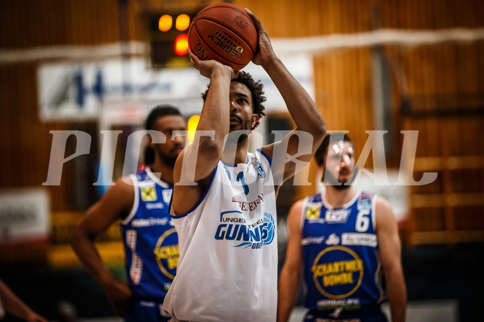 Basketball, bet-at-home Basketball Superliga 2021/22, Platzierungsrunde Spiel 1, Oberwart Gunners, Gmunden Swans, Connor Cashaw (13)
