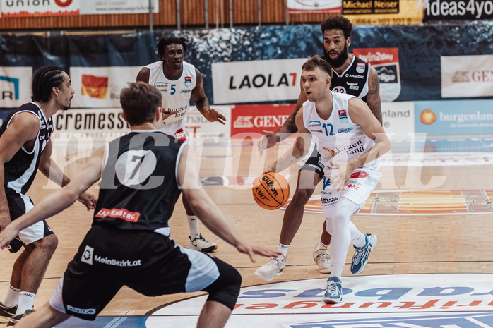 Basketball, Basketball Superliga 2023/24, Grundduchgang Runde 4., Oberwart Gunners, Kapfenberg Bulls, Ali Sow (6), Shaquille Rombley (5), Johnny McCants (23), Jonathan Knessl (12)