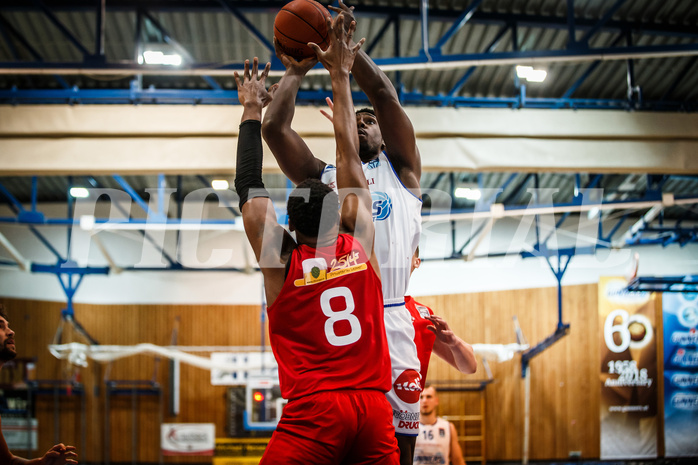 Basketball, bet-at-home Basketball Superliga 2021/22, Grunddurchgang Runde 10, Oberwart Gunners, Traiskirchen Lions, Emondre Rickman (14)