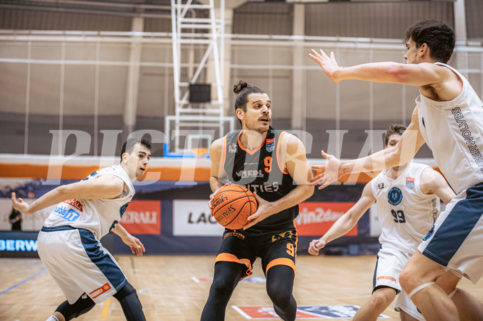 Basketball, Win2Day Superliga 2022/23, Grunddurchgang 11.Runde, Vienna Timberwolves, CITIES Panthers Fürstenfeld, Adnan Hajder (9)