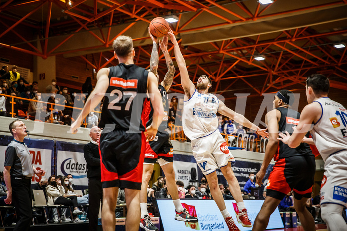 Basketball, Basketball Austria, Cup Final Four 2021/22 
Herren Cupfinale, BC GGMT Vienna, Oberwart Gunners, Ivan Siriscevic (17)