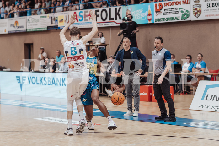 Basketball, Basketball Superliga 2023/24 , F 2, Oberwart Gunners, UBSC Graz, Florian Koeppel (8), Fran Vidovic (17)