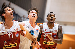 Basketball, Win2Day Superliga 2022/23, Grunddurchgang 15.Runde, Vienna Timberwolves, Arkadia Traiskirchen Lions, Fabricio Vay (11), Philipp D’Angelo (9), Davon Clare (0)