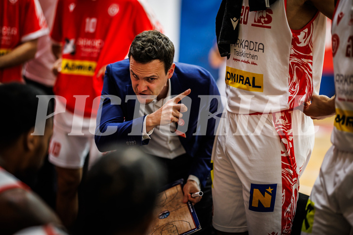 Basketball, Win2Day Superliga 2024/25, Grunddurchgang 4.Runde, Traiskirchen Lions, St. Pölten, Benedikt Danek (Head Coach)