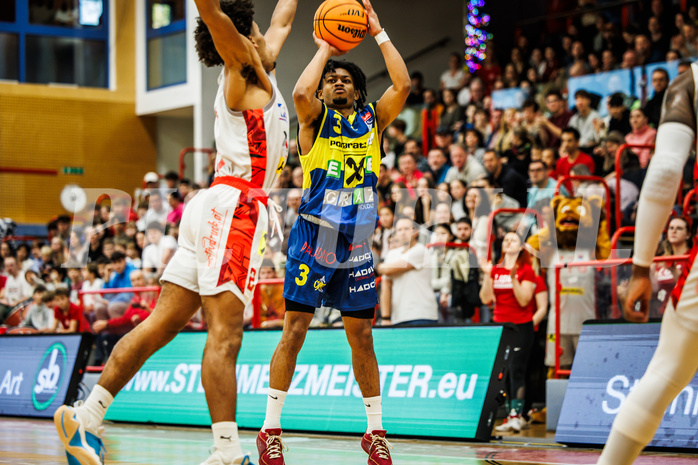 Basketball, Basketball Austria Cup 2023/24, Semifinale, Traiskirchen Lions, UBSC Graz, Zachery Deshon Cooks (3) Basketball, Basketball Austria Cup 2023/24, Semifinale, Traiskirchen Lions, UBSC Graz, Zachery Deshon Cooks (3)