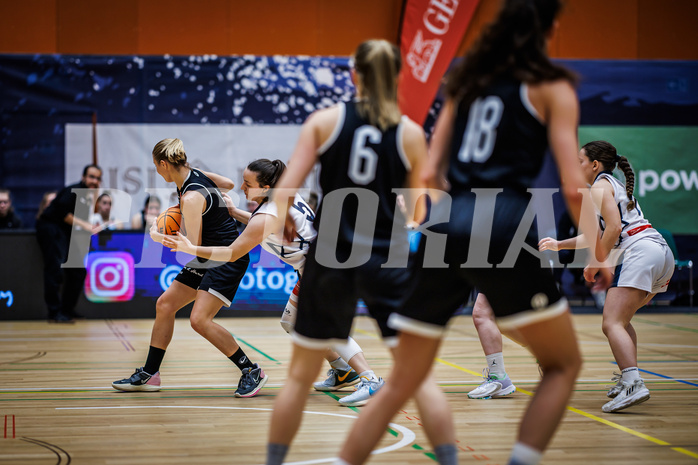 Basketball, Win2Day Basketball Damen Superliga 2023/24, Grunddurchgang 5.Runde, Vienna Timberwolves, Basket Flames, Julia Derkits (8), Katharina Kindl (5)