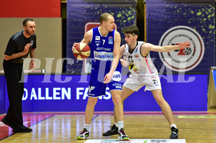 Basketball Superliga 2020/21, Grunddurchgang 13. Runde Flyers Wels vs. Oberwart, Sebastian Käferle (7), Elvir Jakupovic (21),