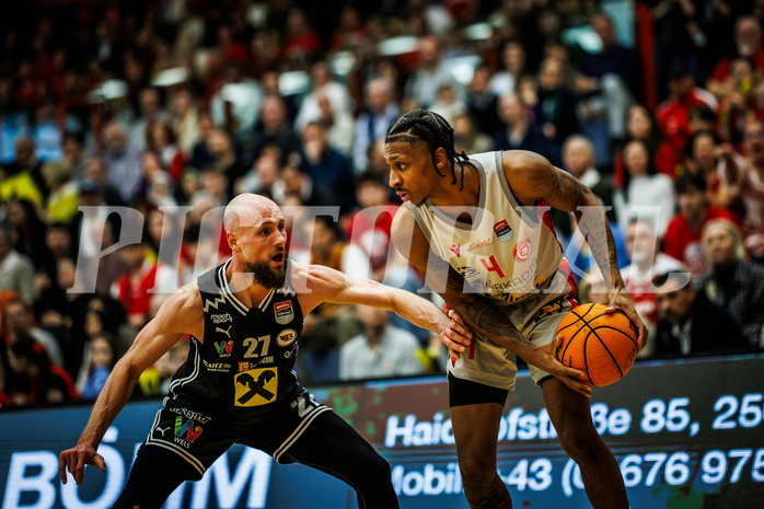 Basketball, Basketball Austria CUP 2023/24, Finale, Traiskirchen Lions, Flyers Wels, Christian Von Fintel (27), Demarcus Demonia (4)