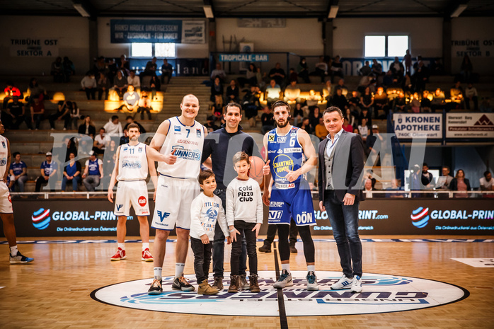 Basketball, bet-at-home Basketball Superliga 2021/22, Platzierungsrunde Spiel 1, Oberwart Gunners, Gmunden Swans, Ehrenaufwurf Energie Burgenland