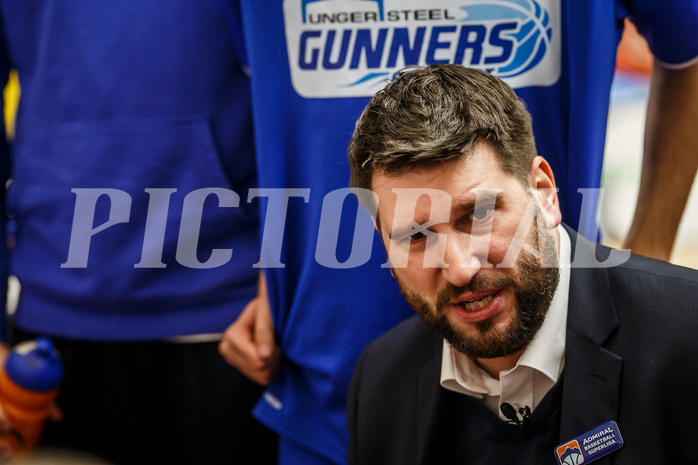 Basketball, Admiral Basketball Superliga 2019/20, Grunddurchgang 15.Runde, SKN St. Pölten Basketball, Oberwart Gunners, Horst Leitner (Coach) Basketball, Admiral Basketball Superliga 2019/20, Grunddurchgang 15.Runde, SKN St. Pölten Basketball, Oberwart Gunners, Horst Leitner (Coach)