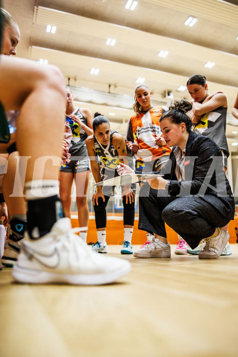 Basketball, Win2Day Basketball Damen Superliga 2024/25, Grunddurchgang 9.Runde, Vienna Timberwolves, Klosterneuburg Duchess, Diana Picorusevic (Head Coach)