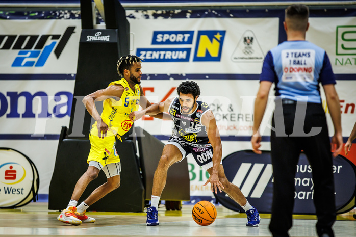Basketball, Win2Day Superliga 2023/24, Grunddurchgang 4.Runde, SKN St. Pölten, Gmunden Swans, Michael Anthony Randolph Jr. (5), Patrick Emilien (15)