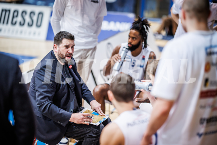 Basketball, Win2Day Superliga 2023/24, Grunddurchgang 12.Runde, Oberwart Gunners, Vienna Timberwolves, Horst Leitner (Head Coach) Basketball, Win2Day Superliga 2023/24, Grunddurchgang 12.Runde, Oberwart Gunners, Vienna Timberwolves, Horst Leitner (Head Coach)