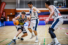 Basketball, Win2Day Superliga 2023/24, Grunddurchgang 9.Runde, Vienna Timberwolves, Gmunden Swans, Jakob Lohr (12), Moritz Lanegger (21)