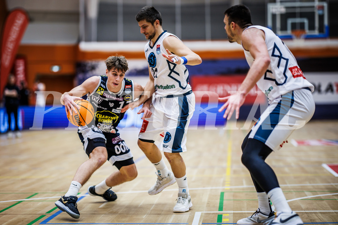 Basketball, Win2Day Superliga 2023/24, Grunddurchgang 9.Runde, Vienna Timberwolves, Gmunden Swans, Jakob Lohr (12), Moritz Lanegger (21)