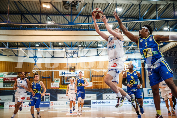 Basketball, bet-at-home Basketball Superliga 2020/21, Grunddurchgang, 12. Runde, Oberwart Gunners, UBSC Graz, Sebastian Käferle (7)