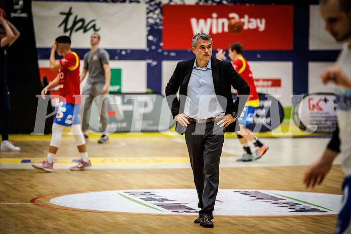 Basketball, win2day Basketball Superliga 2021/22, Platzierungsrunde 3.Runde, SKN St. Pölten Basketball, Oberwart Gunners, Balazs Tako (Ass. Coach)