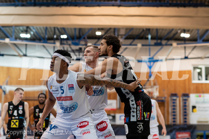 Basketball, win2day Basketball Superliga 2022/23, Grunddurchgang Runde 17, Oberwart Gunners, Flyers Wels, Rob Howard (5), Edi Patekar (9), Chase Jeter (0)