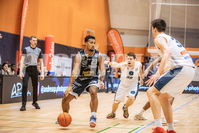 Basketball, Win2Day Superliga 2022/23, Grunddurchgang 8.Runde, Vienna Timberwolves, Gmunden Swans, Dwayne Lautier-Ogunleye (23)