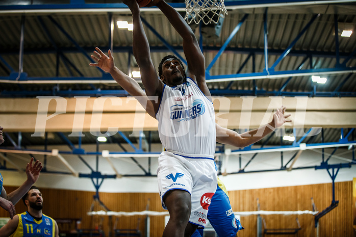 Basketball, bet-at-home Basketball Superliga 2021/22, Platzierungsrunde Spiel 4, Oberwart Gunners, SKN St. Pölten, Emondre Rickman (14)