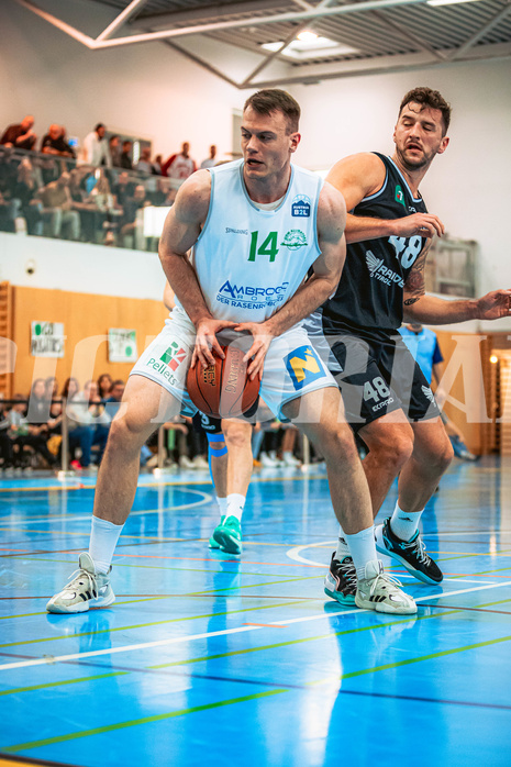 Basketball, Basketball Zweite Liga 2022/23 Playoff, Viertelfinale Spiel 2, Union Deutsch Wagram, Raiders Tirol, Branislav Balvan (14), Timur Bas (48)