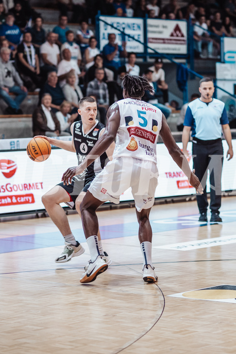 Basketball, Basketball Superliga 2023/24, Grundduchgang Runde 4., Oberwart Gunners, Kapfenberg Bulls, Noah Baumann (4), Shaquille Rombley (5)