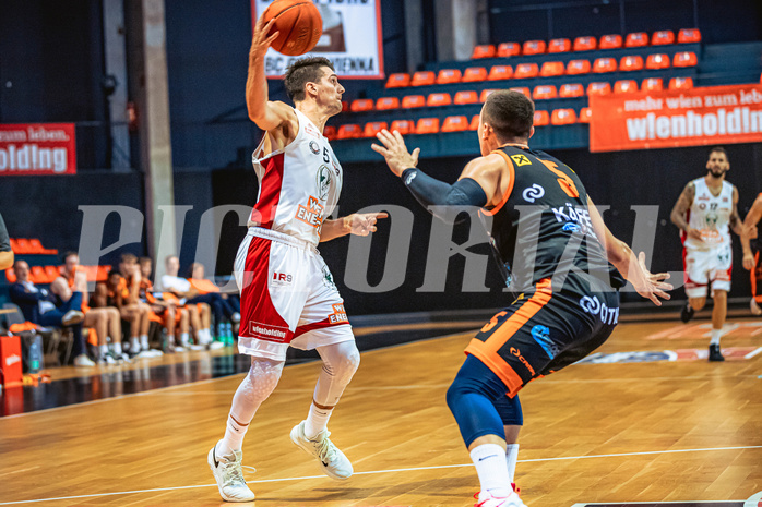 Basketball, Win2Day Superliga 2022/23, Grunddurchgang 3.Runde, BC GGMT Vienna, CITIES Panthers Fürstenfeld, Bogic Vujosevic (5)