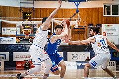 Basketball, bet-at-home Basketball Superliga 2021/22, Grunddurchgang Runde 14, Oberwart Gunners, Vienna D.C. Timberwolves, Jakob Lohr (12)