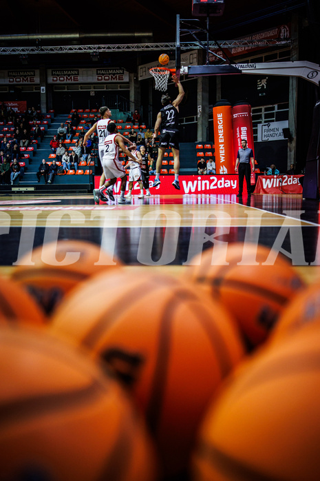 Basketball, Win2Day Superliga 2024/25, Grunddurchgang 20.Runde, BC Vienna, Kapfenberg Bulls, Feature, Ball, Nemanja Krstic (22)