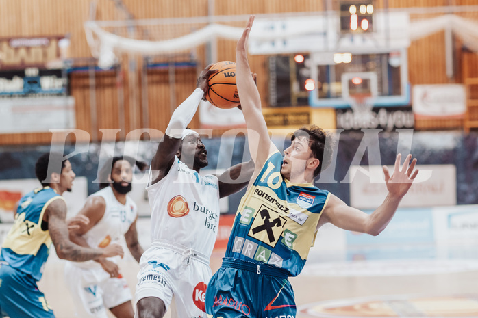 Basketball, Basketball Austria Cup 2023/24, Viertelfinale, Oberwart Gunners, UBSC Graz, Munis Tutu (10), Elias Podany (10)