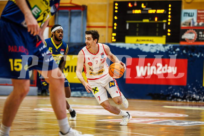 Basketball, win2day Basketball Superliga 2024/25, Grunddurchgang 18.Runde, Traiskirchen Lions, UBSC Graz, Benedikt Güttl (7)