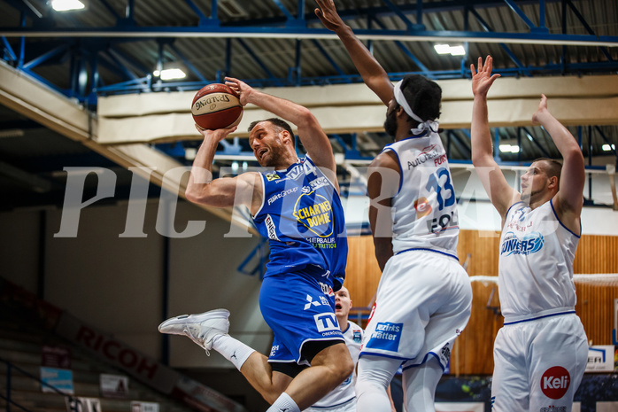 Basketball, bet-at-home Basketball Superliga 2020/21, Grunddurchgang 14. Runde, Oberwart Gunners, Gmunden Swans, Enis Murati (4)