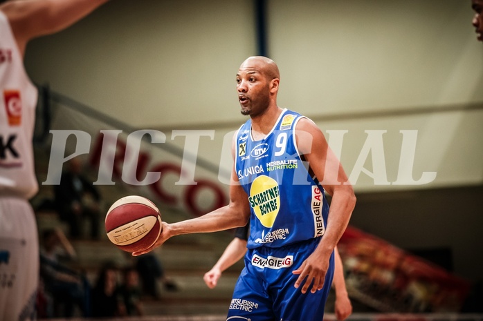 Basketball, ABL 2017/18, Grunddurchgang 31.Runde, Oberwart Gunners, Gmunden Swans, Alex Wesby (9)