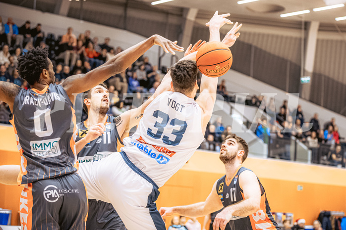 Basketball, Win2Day Superliga 2022/23, Grunddurchgang 13.Runde, Vienna Timberwolves, BK IMMOunited Dukes, Kevin Bracy-Davies (0), Benjamin Blazevic (11), Chris Vogt (33)