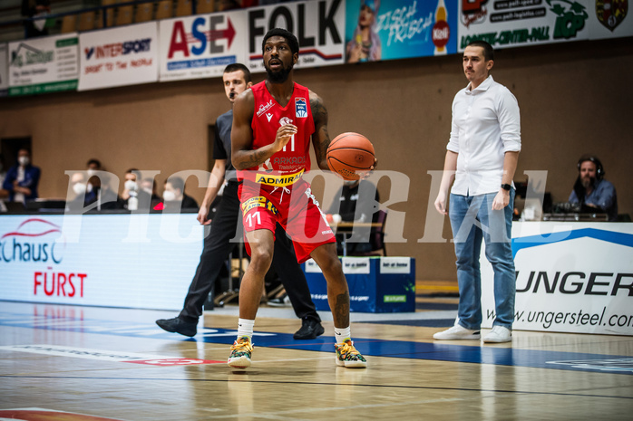 Basketball, bet-at-home Basketball Superliga 2021/22, Grunddurchgang Runde 10, Oberwart Gunners, Traiskirchen Lions, Taveion M. Hollingsworth (11)