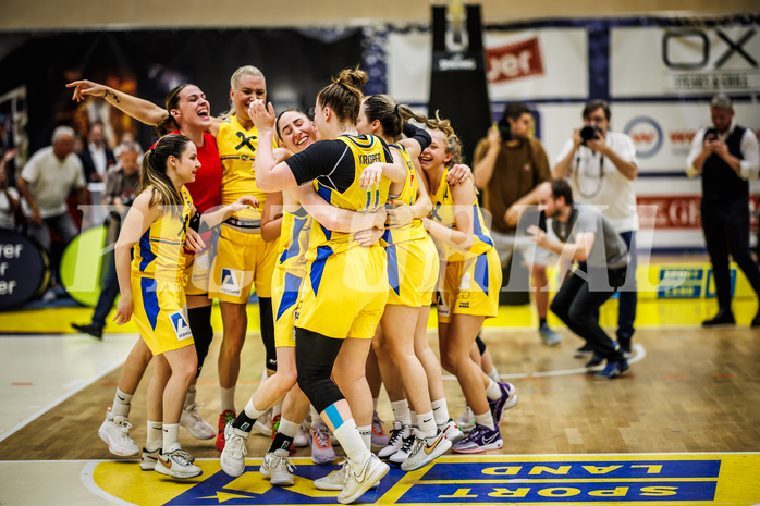 Basketball, Win2Day Basketball Damen Superliga 2023/24, Playoff, Finale Spiel 3, SKN St. Pölten, UBI Graz, SKN St. Pölten, feiern