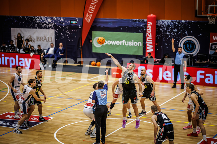 Basketball, Basketball Austria Cup 2023/24, Achtelfinale Spiel 2, Vienna Timberwolves, Flyers Wels, Ziga Fifolt (13), Renato Poljak (16)