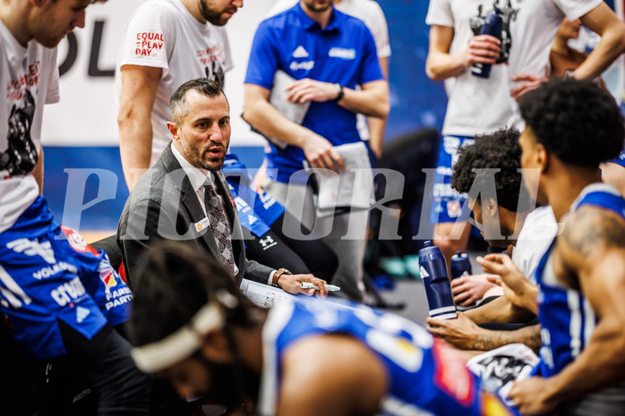 Basketball, Win2Day Superliga 2024/25, 2. Platzierungsrunde, Traiskirchen Lions, Oberwart Gunners, Matthew Otten (Head Coach)