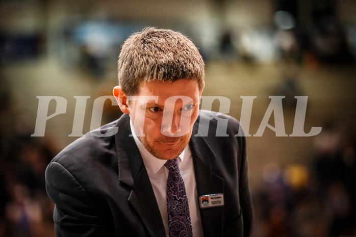 Basketball, bet-at-home Basketball Superliga 2021/22, Grunddurchgang Runde 14, Oberwart Gunners, Vienna D.C. Timberwolves, Hubert Schmidt (Headcoach) Basketball, bet-at-home Basketball Superliga 2021/22, Grunddurchgang Runde 14, Oberwart Gunners, Vienna D.C. Timberwolves, Hubert Schmidt (Headcoach)