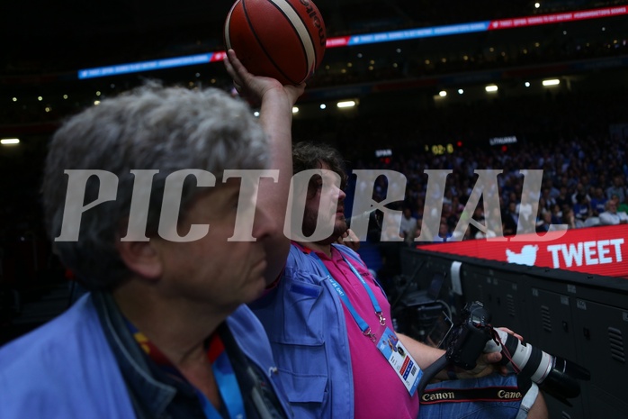 Eurobasket Gold Medal Game Team Spain vs. Team Lituania
Eurobasket Gold Medal Game Team Spain vs. Team Lituania