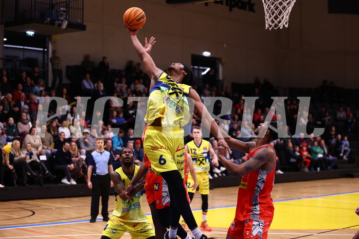 13.01.2024, Graz, Raiffeisen Sportpark Graz, Basketball Superliga 2023/24, Grunddurchgang, Runde 18, UBSC Raiffeisen Graz - Arkadia Traiskirchen Lions