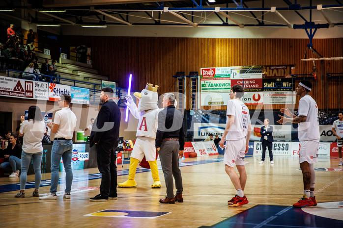 Basketball, Basketball Austria Cup 2022/23, Halbfinale 1, Oberwart Gunners, Gmunden Swans, #mascot