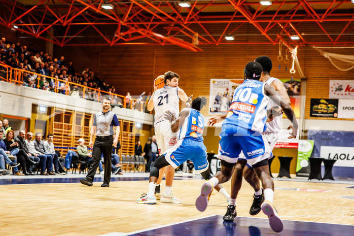 Basketball, win2day Basketball Superliga 2023/224, Grunddurchgang Runde 16, BBC Nord Dragonz, Oberwart Gunners, Lukas Knor (21)