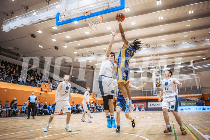 Basketball, Win2Day Superliga 2022/23, 6. Qualifikationsrunde, Vienna Timberwolves, UBSC Graz, Luka Damjanac (13), Zachery Deshon Cooks (3)