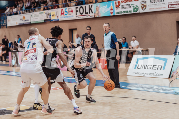 Basketball, Basketball Superliga 2023/24 , Qualifikationsrunde 10, Oberwart Gunners, Kapfenberg Bulls, Sebastian Kaeferle (7), Urald King (20), Noah Baumann (4)