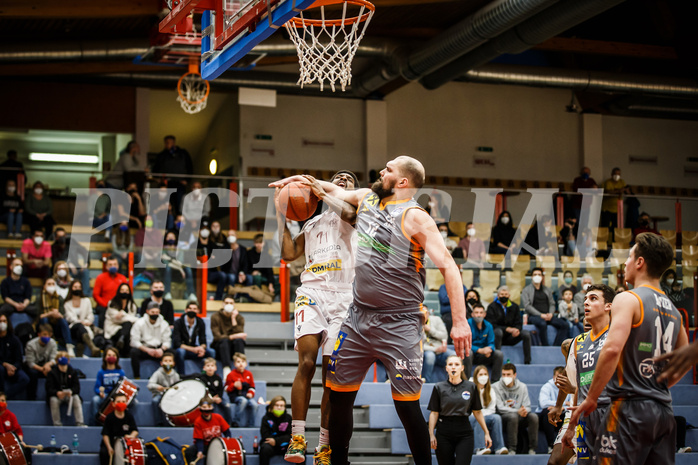 Basketball, bet-at-home Basketball Superliga 2021/22, Grunddurchgang18.Runde, Traiskirchen Lions, Klosterneuburg Dukes, Taveion M. Hollingsworth (11)