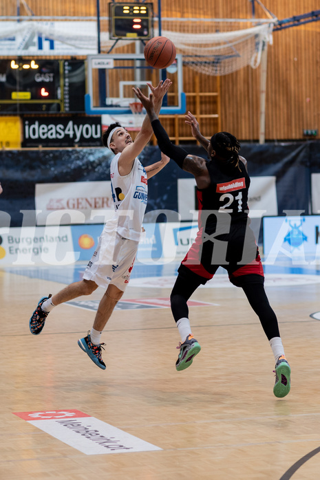 Basketball, Basketball Superliga 2022/23, Platzierungsrunde 3, Oberwart Gunners, BC Vienna, Derek Hanes (14), Jahenns Manigat (21)